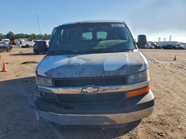 Chevrolet Express Image 4