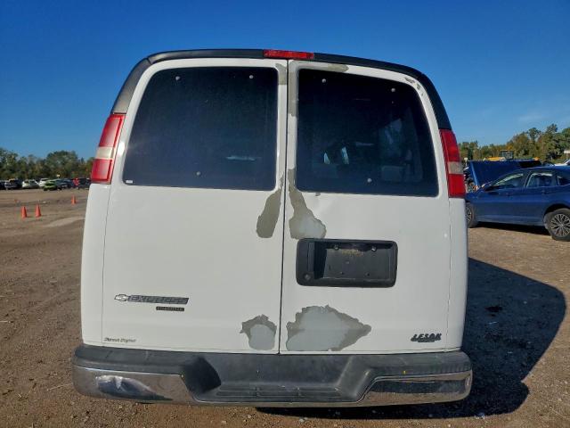 Chevrolet Express Image 10