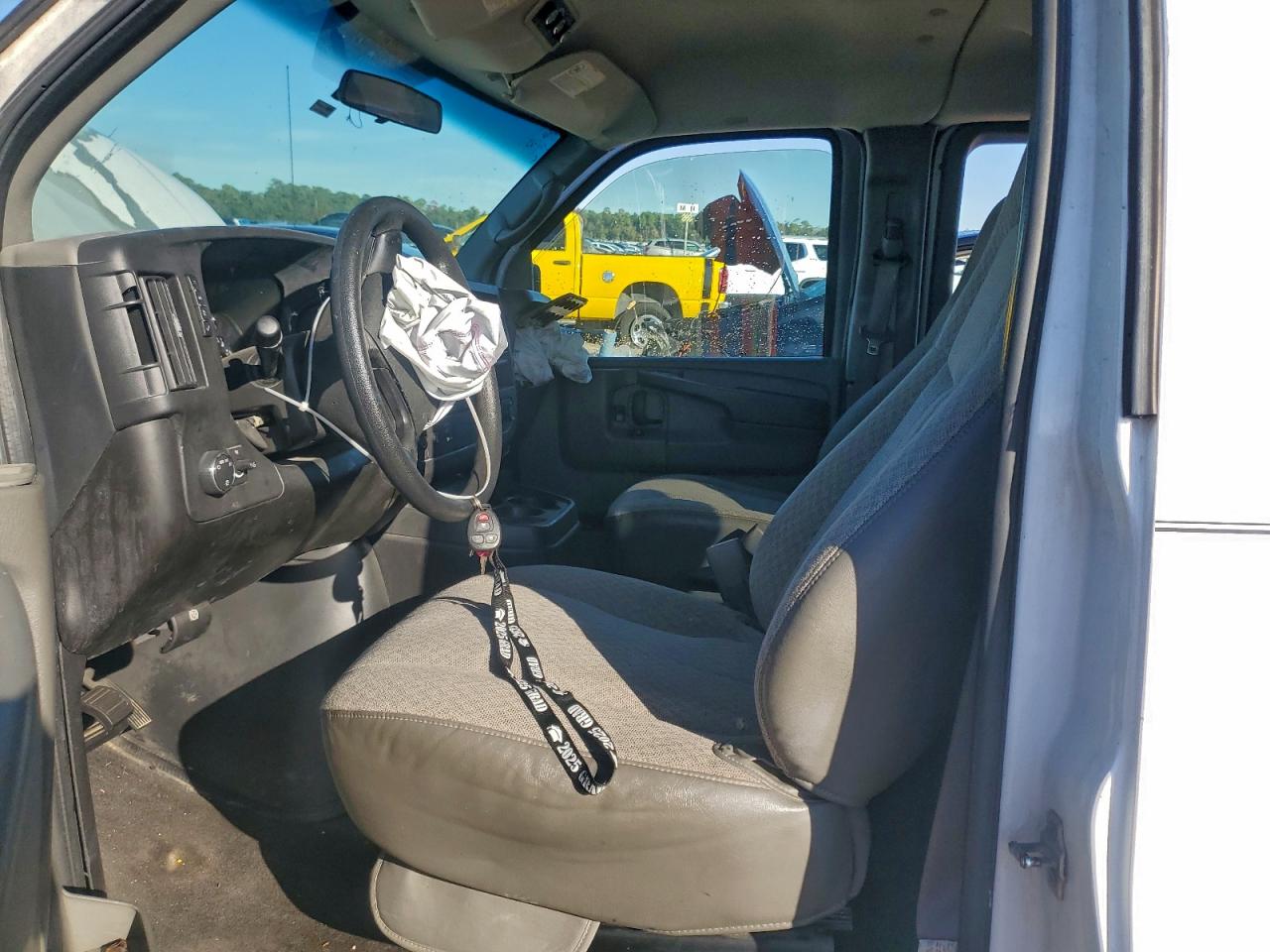 Chevrolet Express Image 7