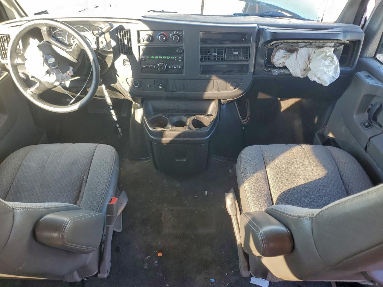 Chevrolet Express Image 9