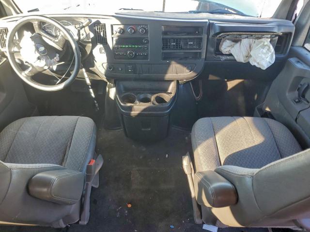 Chevrolet Express Image 9