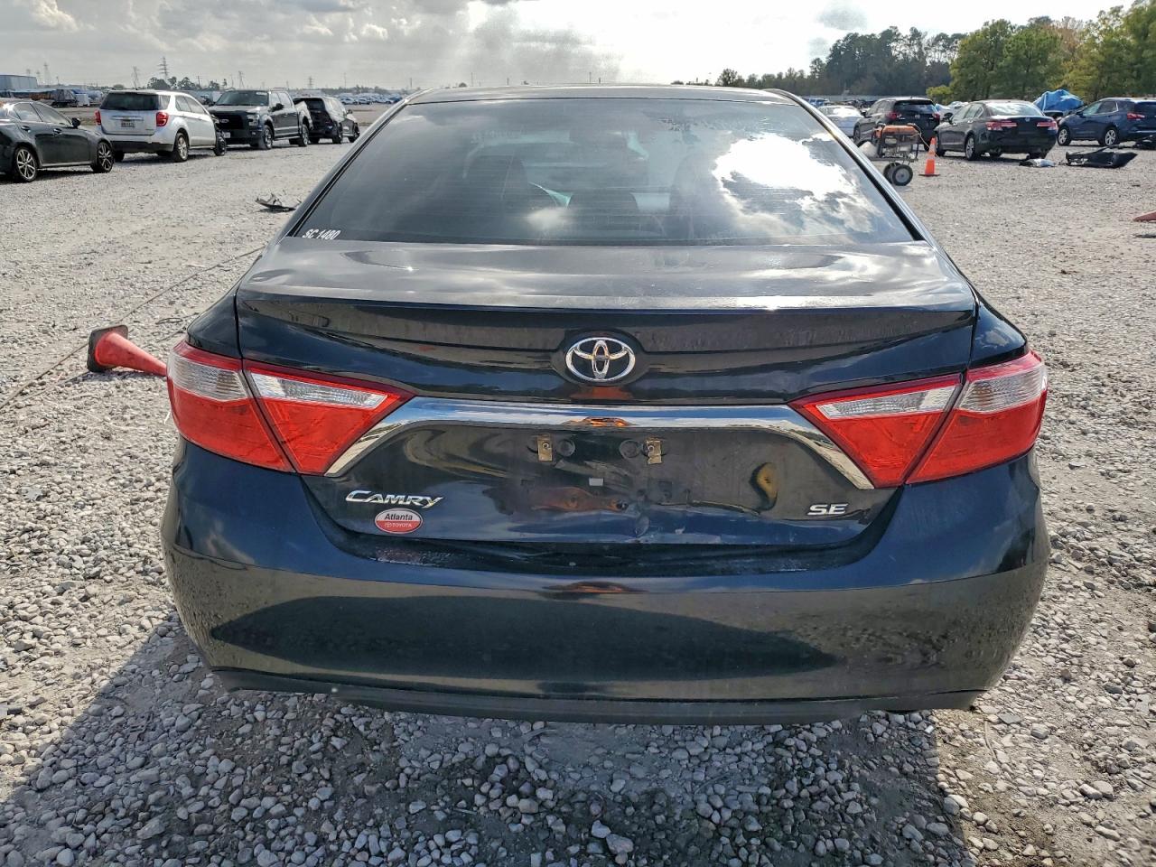 Toyota Camry Le Image 5