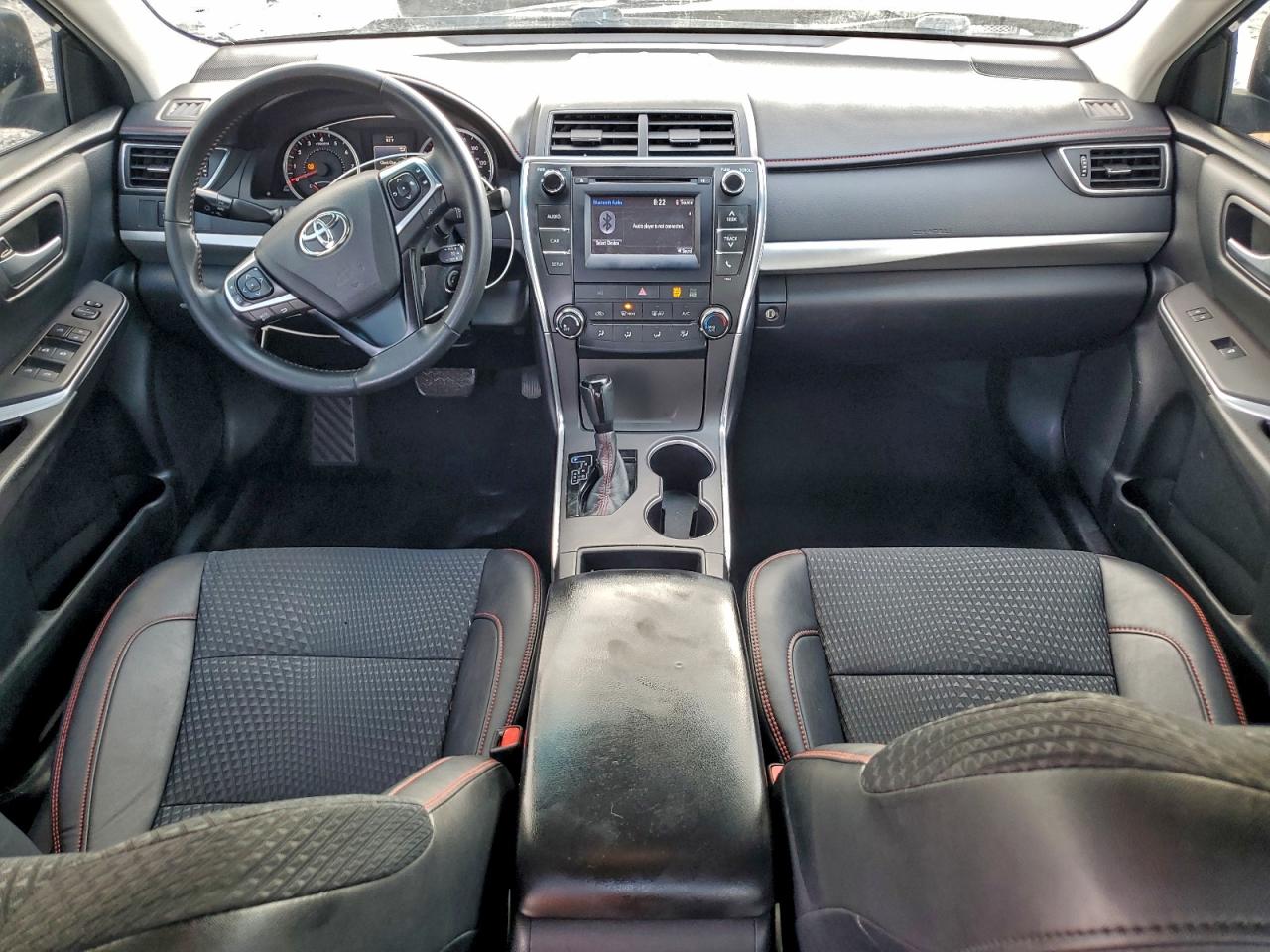 Toyota Camry Le Image 4