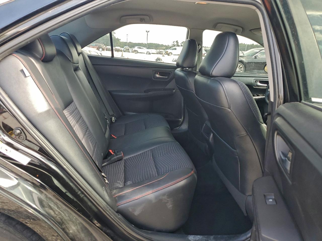 Toyota Camry Le Image 12