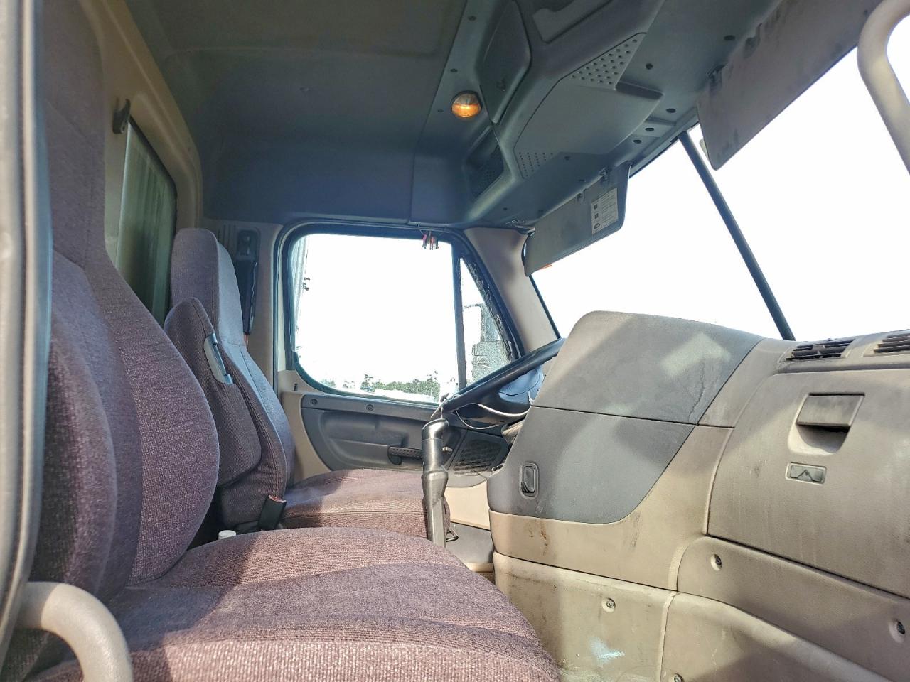 Freightliner Cascadia Image 3