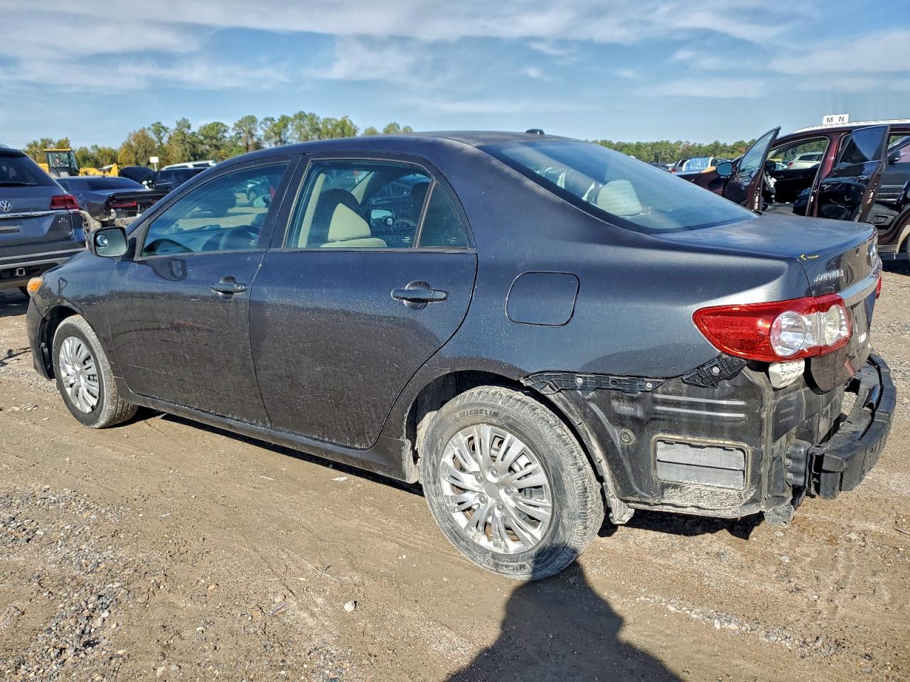 Toyota Corolla Base Image 2