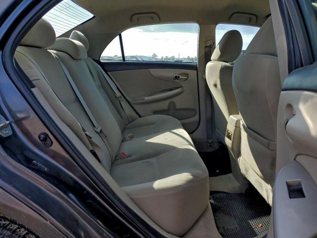 Toyota Corolla Base Image 11