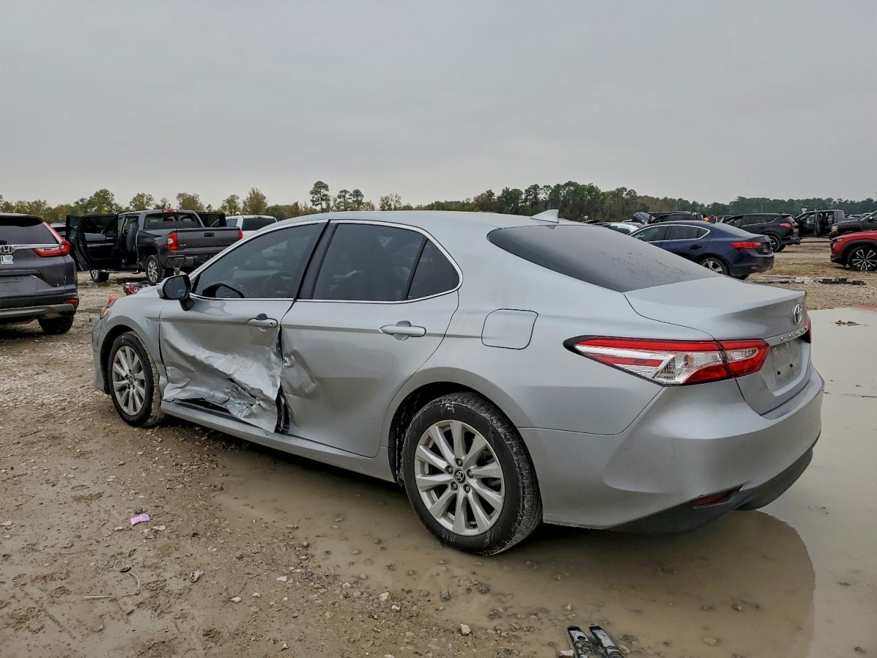 Toyota Camry Le Image 2