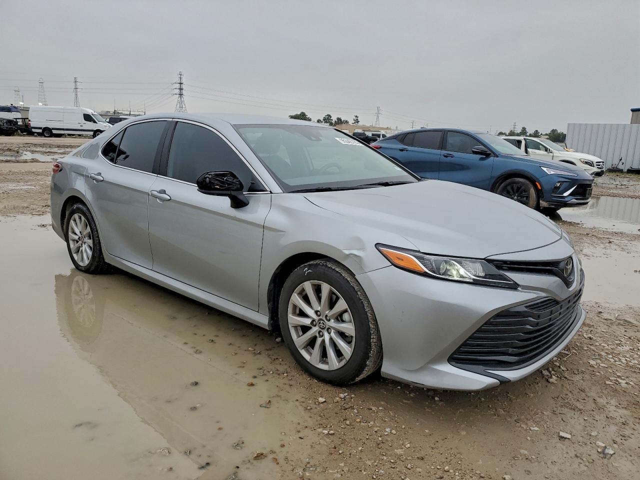 Toyota Camry Le Image 7