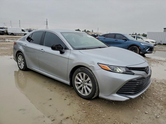Toyota Camry Le Image 7