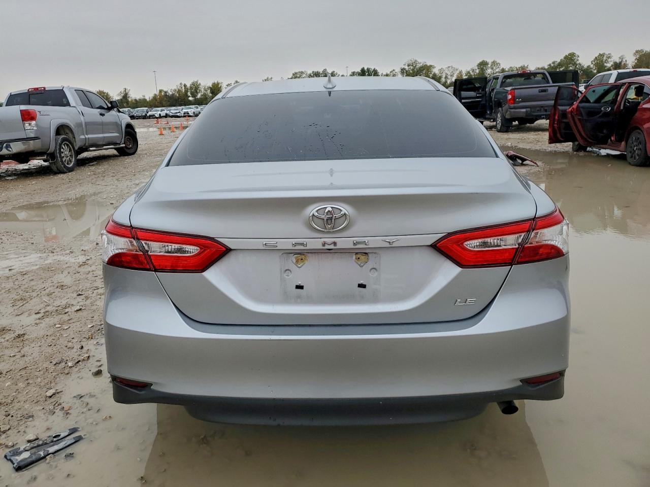 Toyota Camry Le Image 3