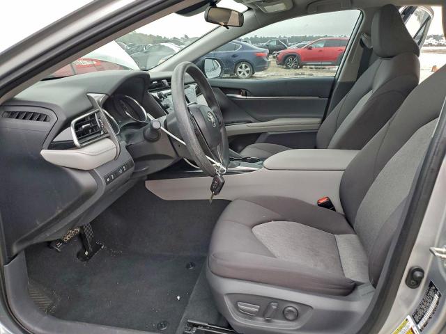 Toyota Camry Le Image 5