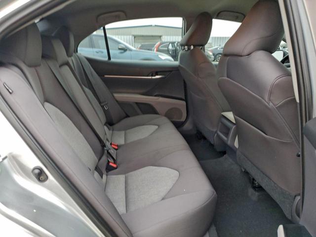 Toyota Camry Le Image 6