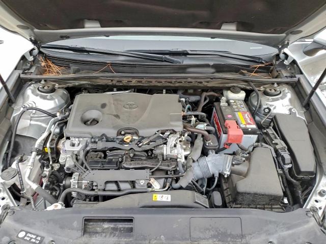 Toyota Camry Le Image 9