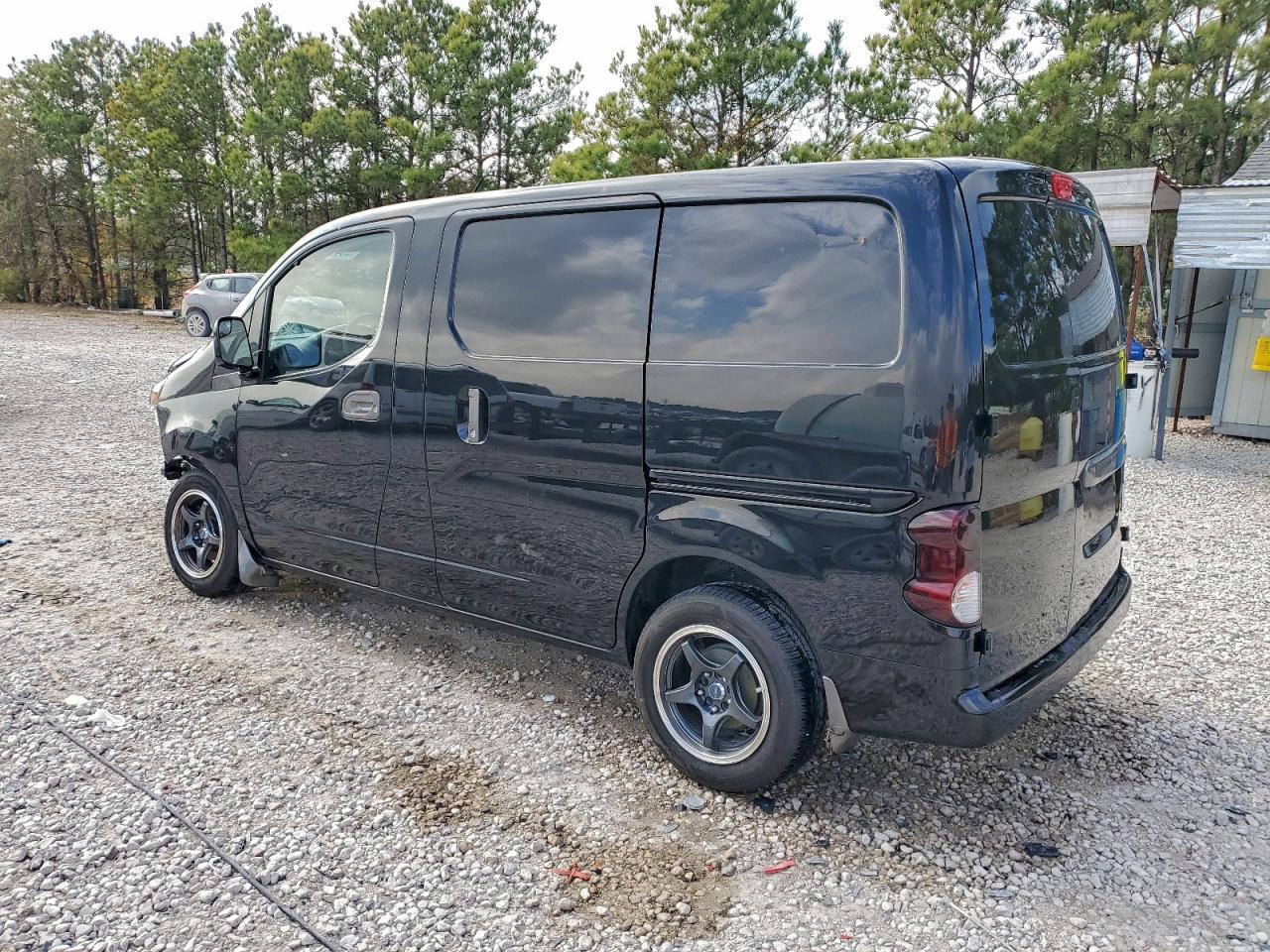 Nissan Nv 2.5s Image 2