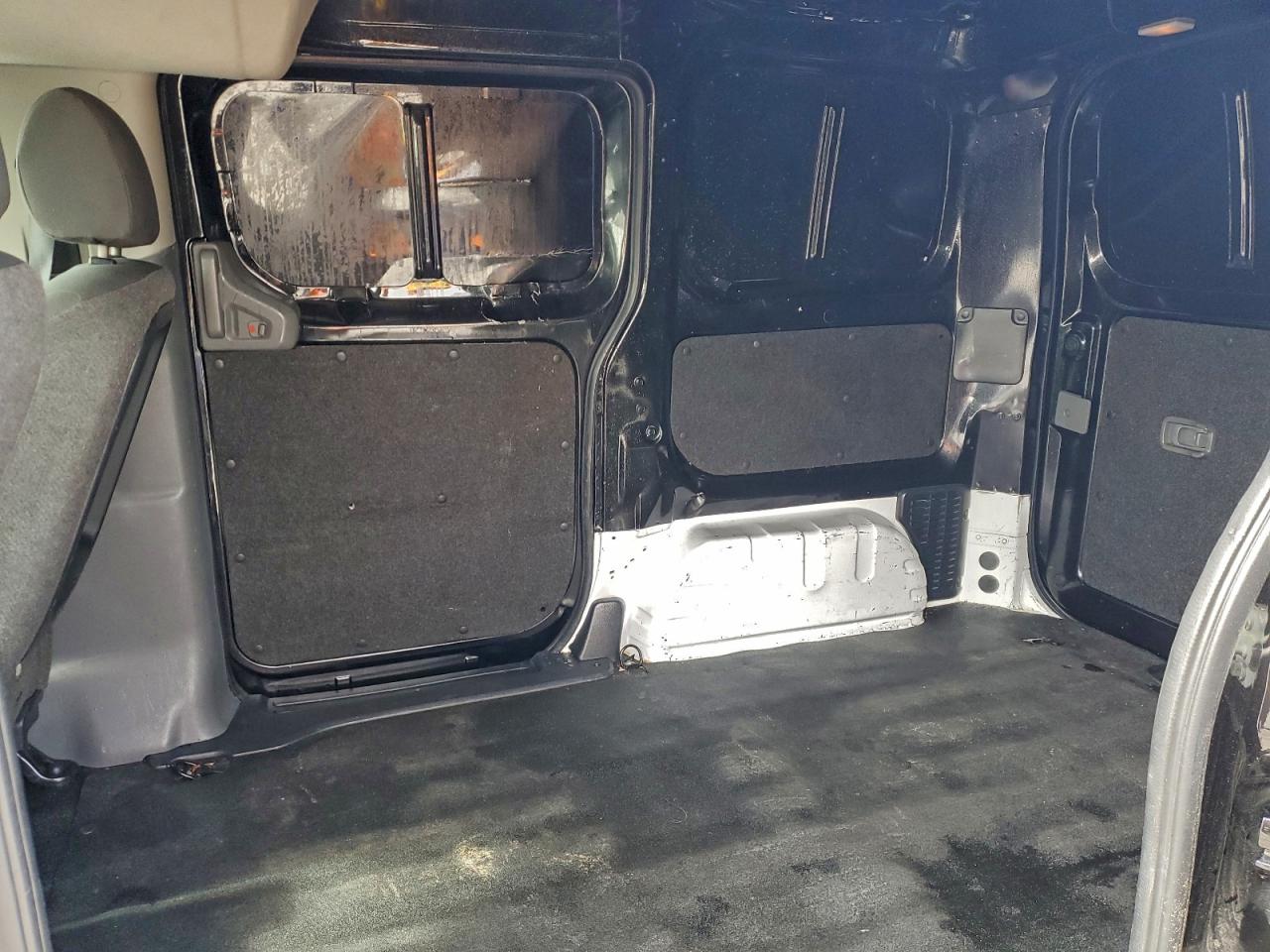 Nissan Nv 2.5s Image 14