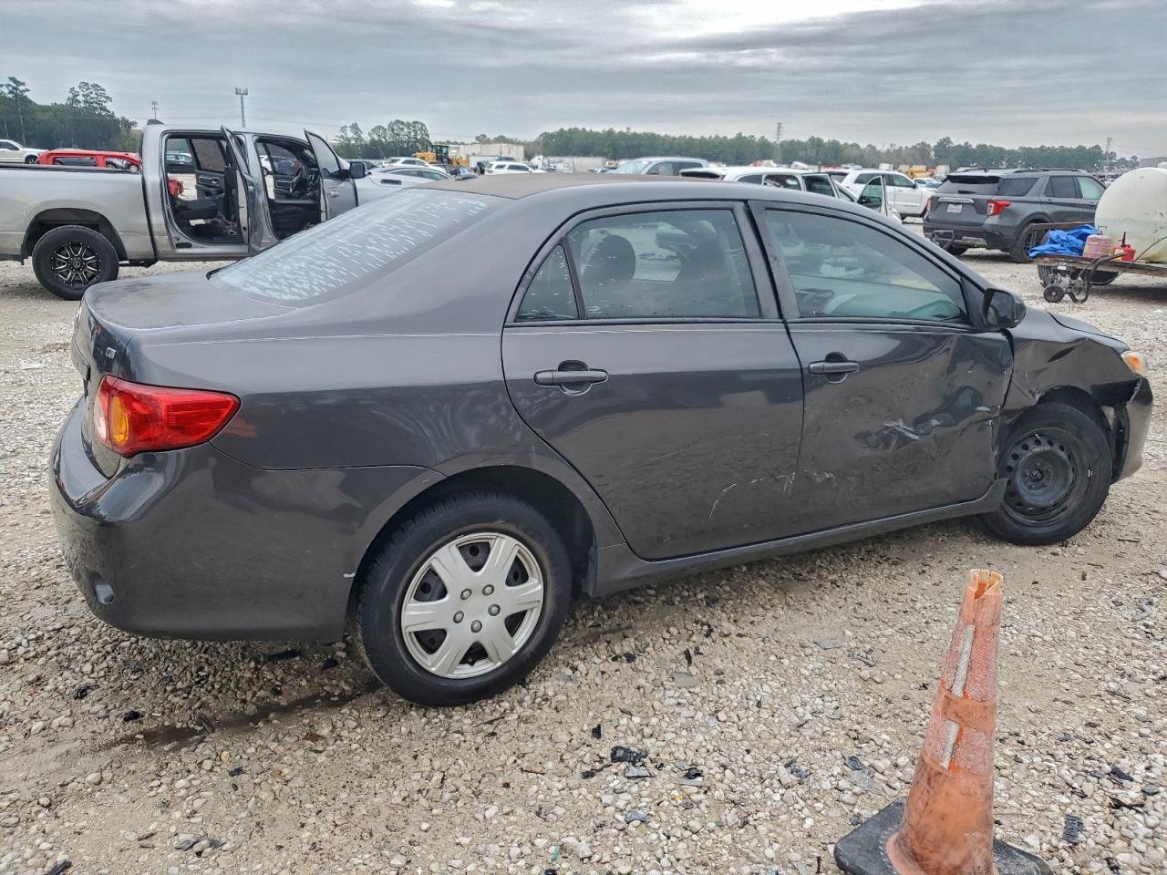 Toyota Corolla Base Image 5