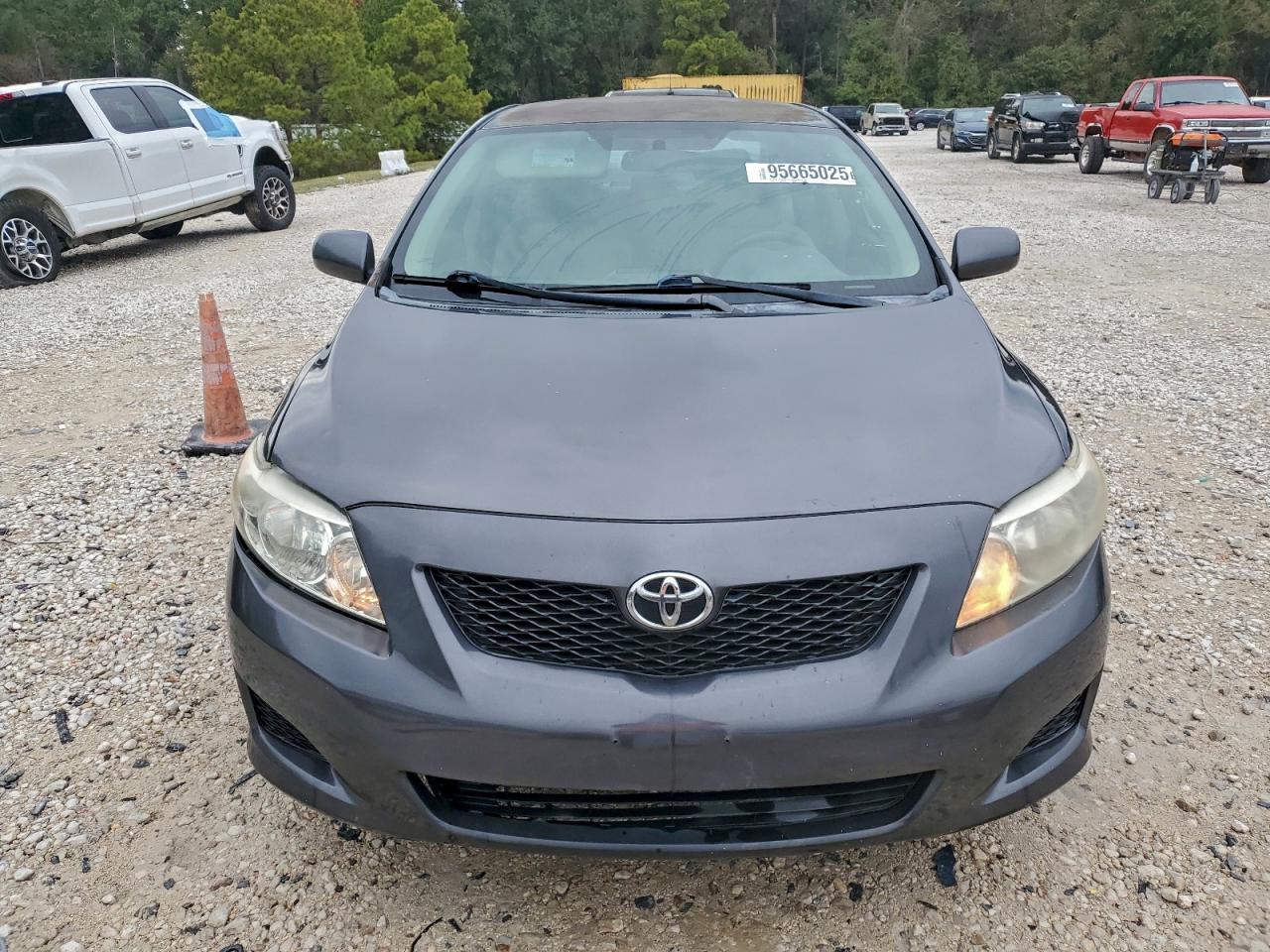 Toyota Corolla Base Image 2