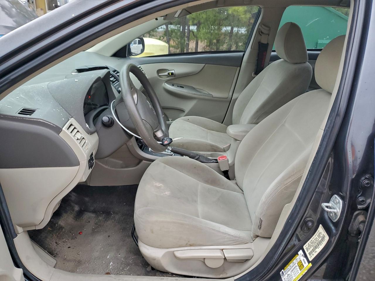 Toyota Corolla Base Image 12