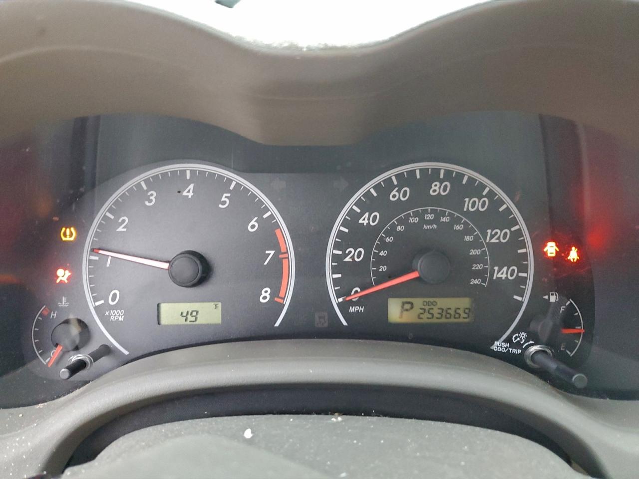 Toyota Corolla Base Image 9