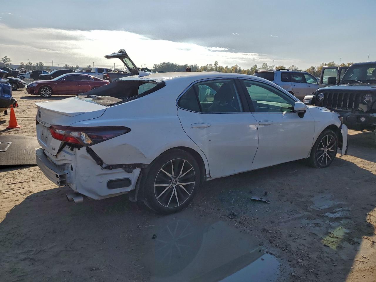 Toyota Camry Se Image 3