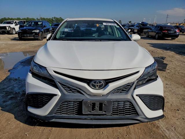 Toyota Camry Se Image 11