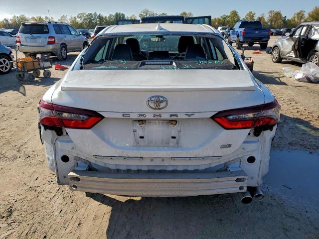 Toyota Camry Se Image 5