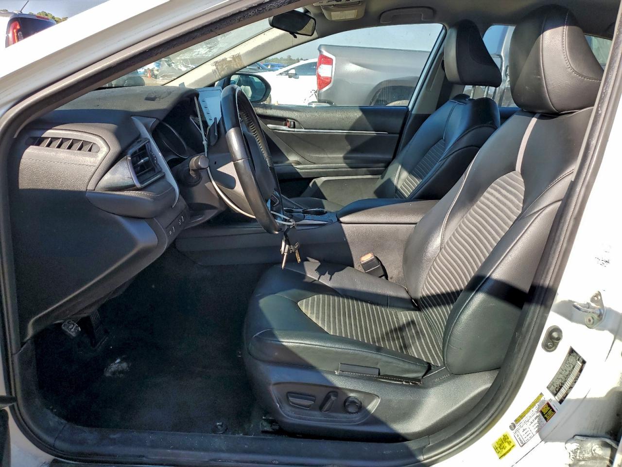 Toyota Camry Se Image 9