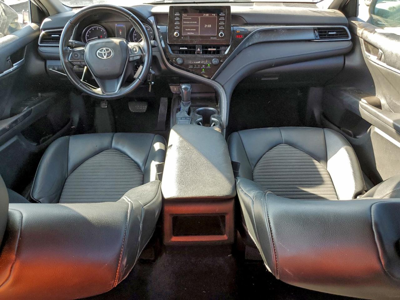 Toyota Camry Se Image 6