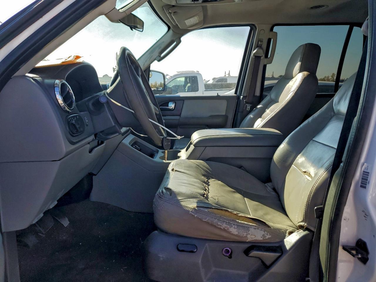 Ford Expedition Xlt Image 3