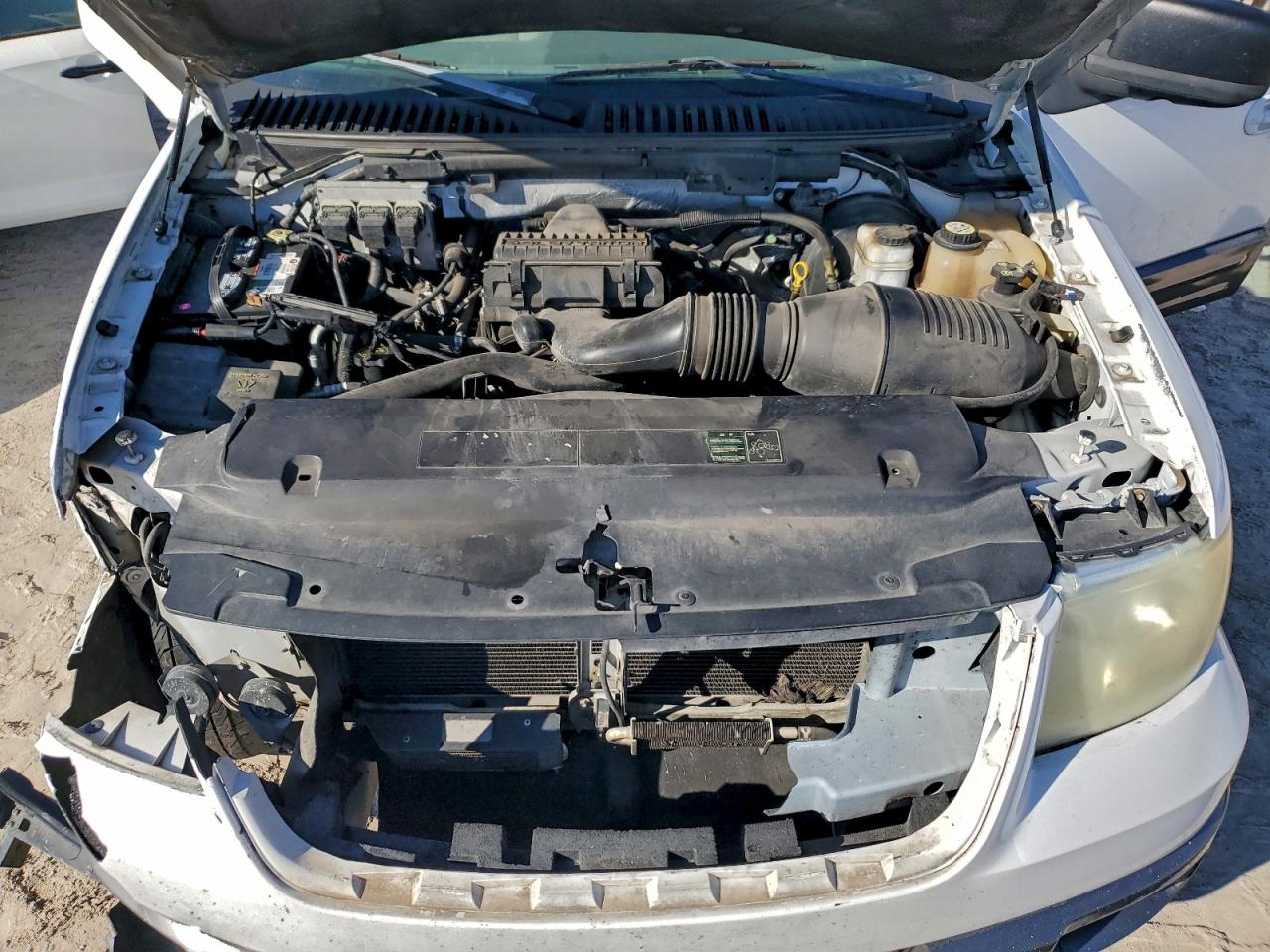 Ford Expedition Xlt Image 8