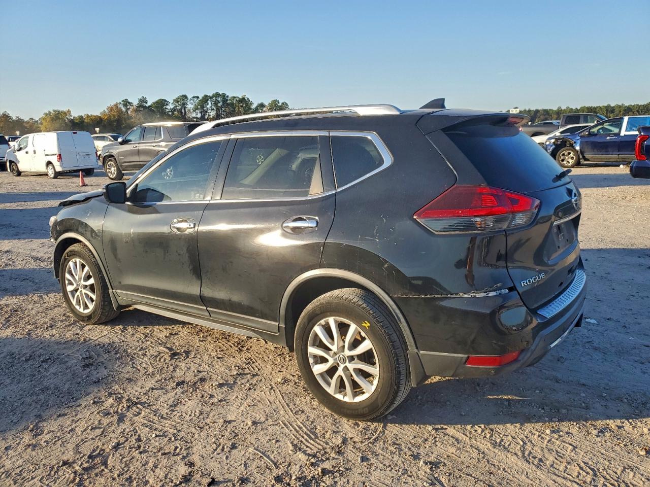 Nissan Rogue S Image 2