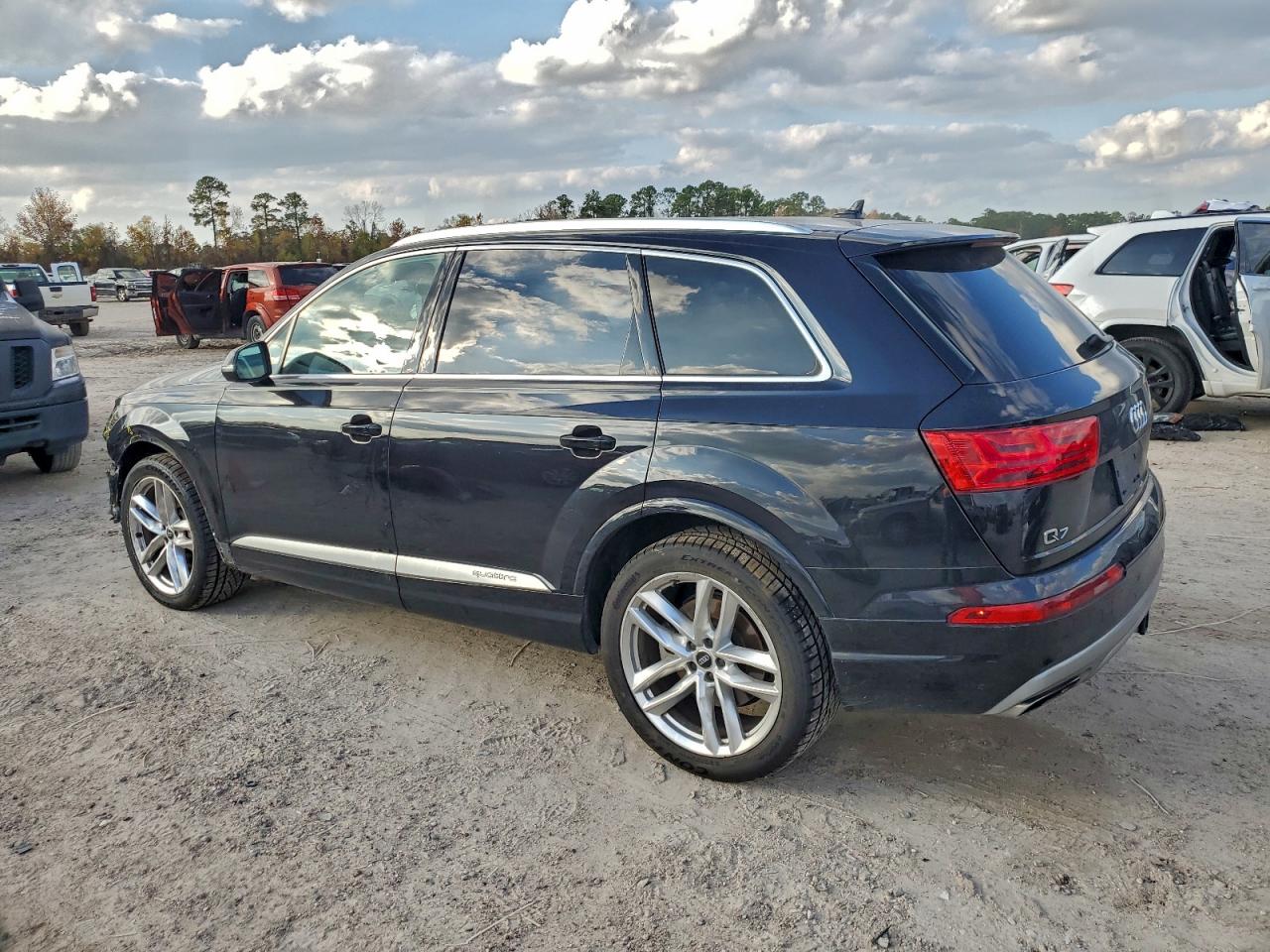 Audi Q7 Prestige Image 12