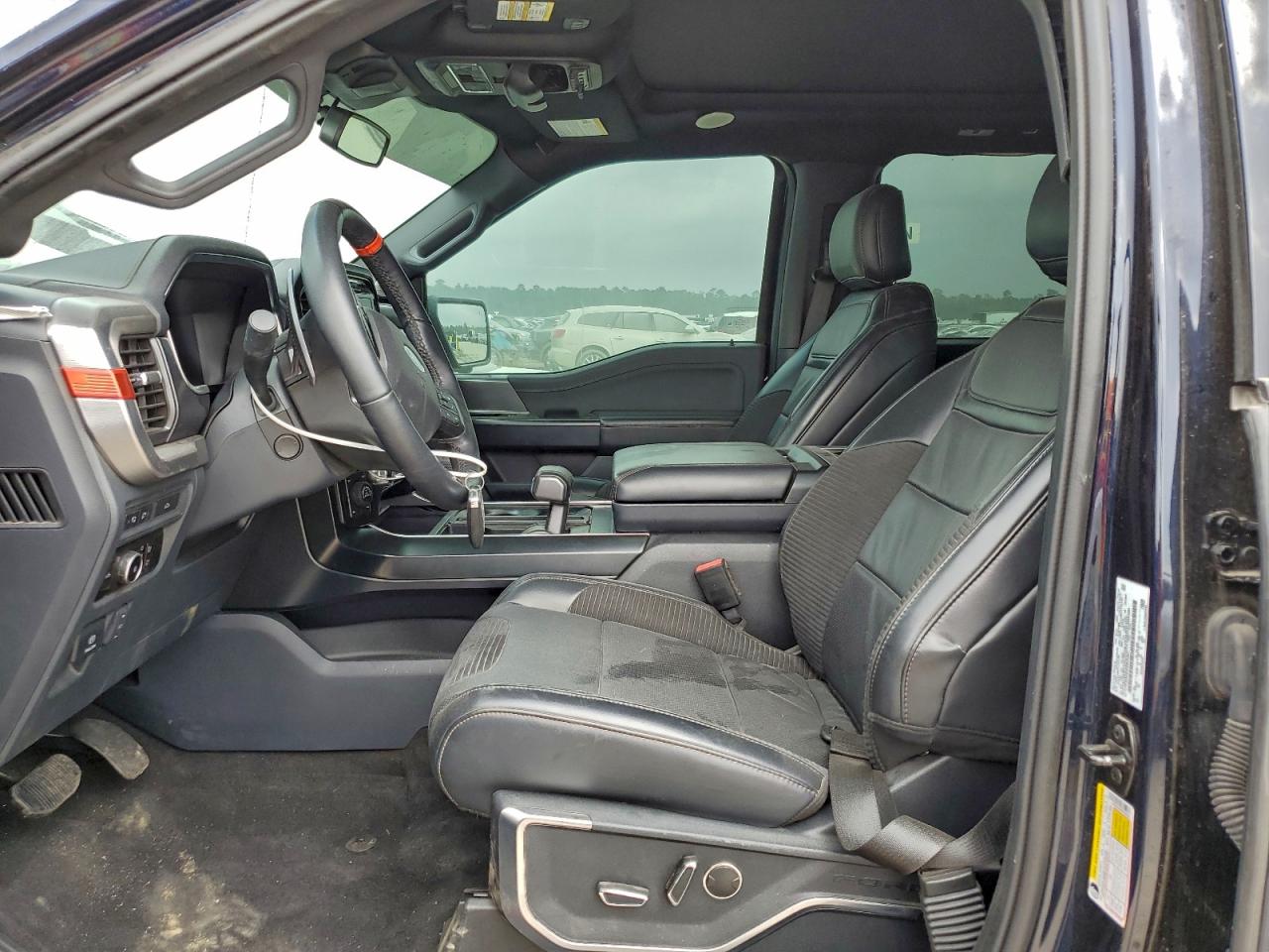 Ford F-150 Raptor Image 4