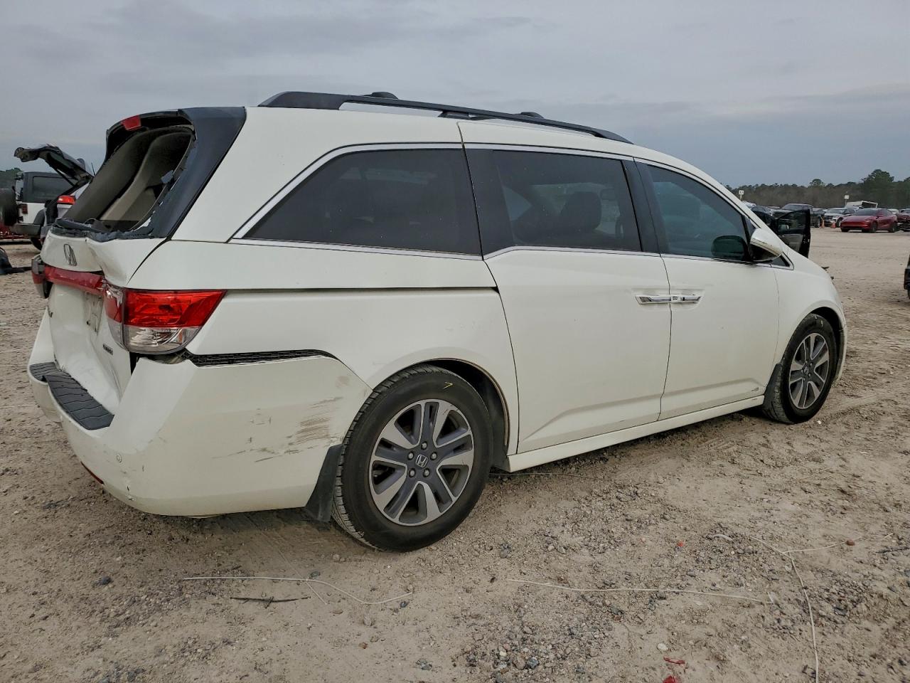 Honda Odyssey Touring Image 6