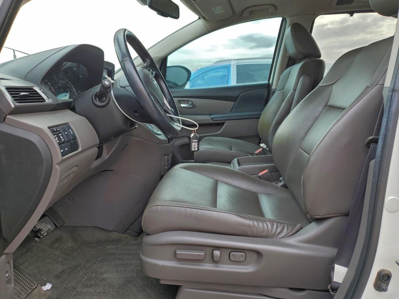 Honda Odyssey Touring Image 3