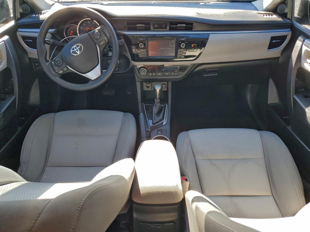 Toyota Corolla L Image 8