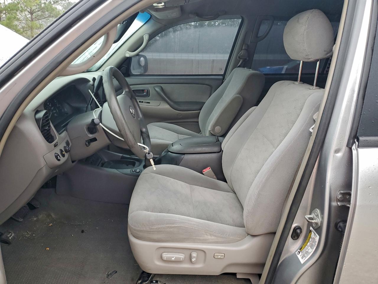 Toyota Sequoia Sr5 Image 13