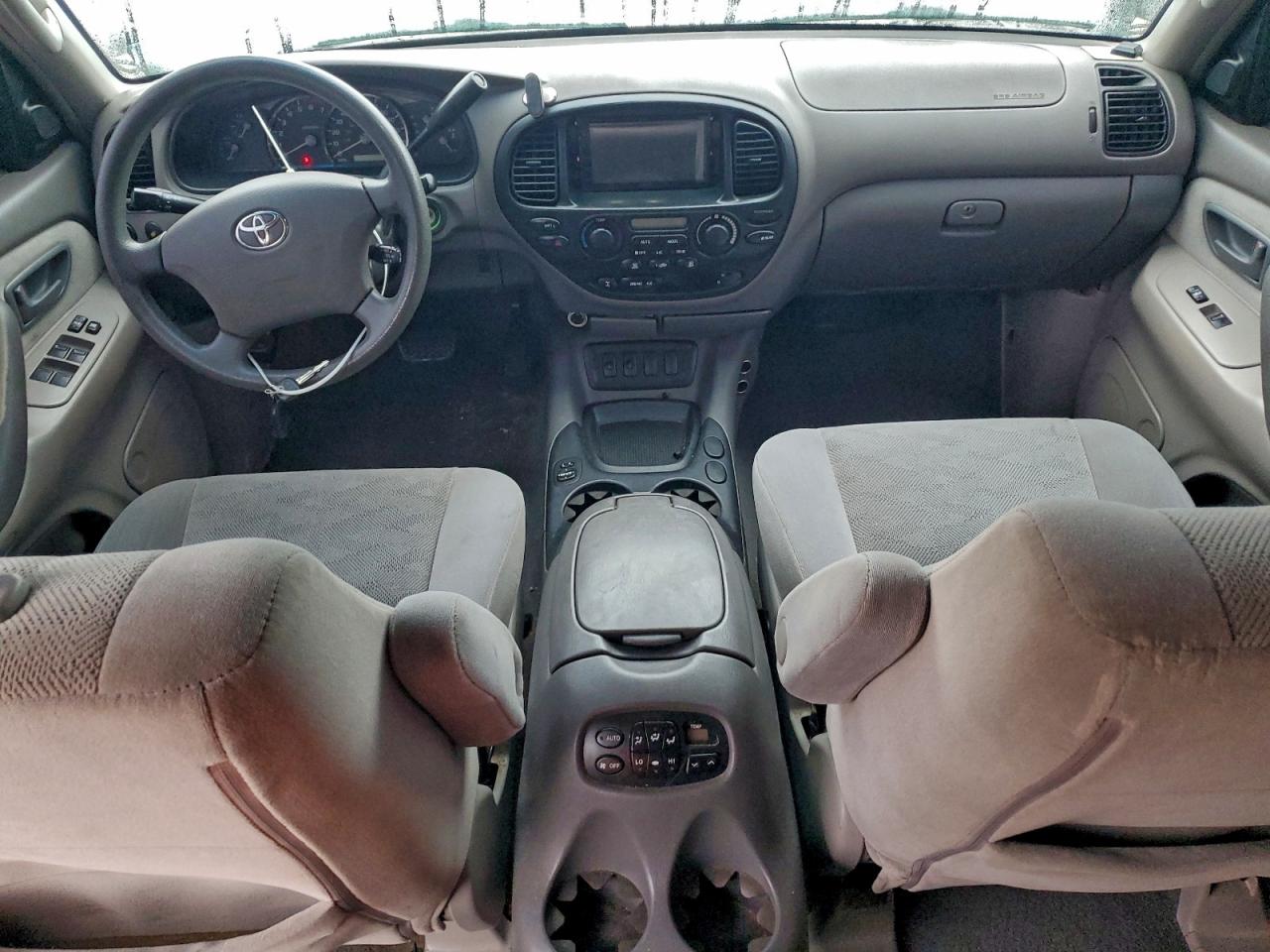 Toyota Sequoia Sr5 Image 4