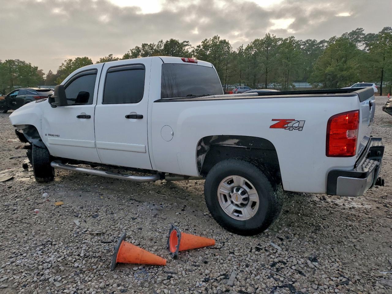 Chevrolet Silverado K2500 Heavy Duty Image 3