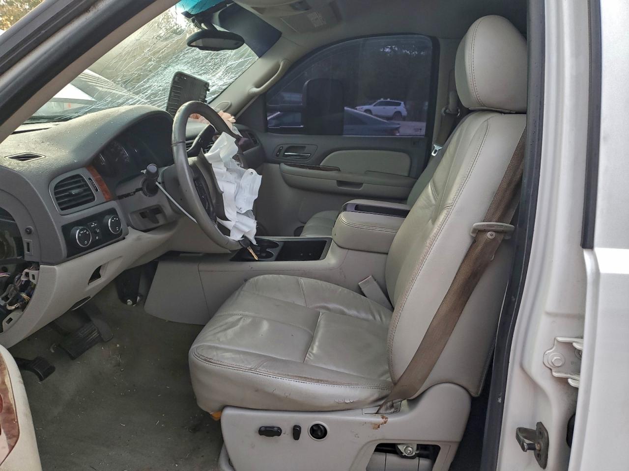 Chevrolet Silverado K2500 Heavy Duty Image 4