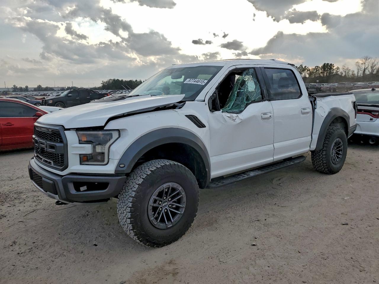 Ford F-150 Raptor Image 1