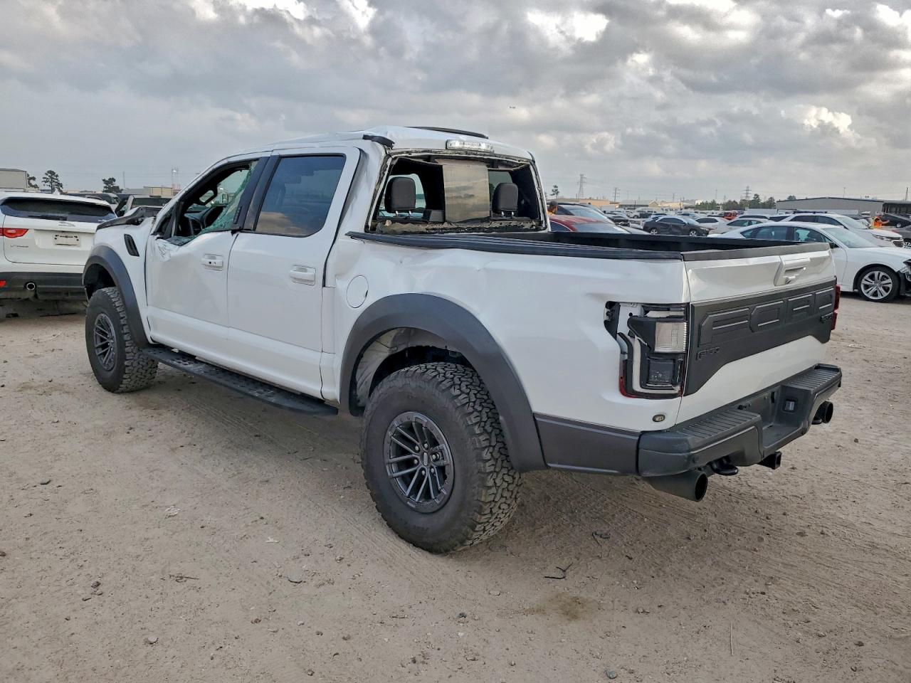 Ford F-150 Raptor Image 2