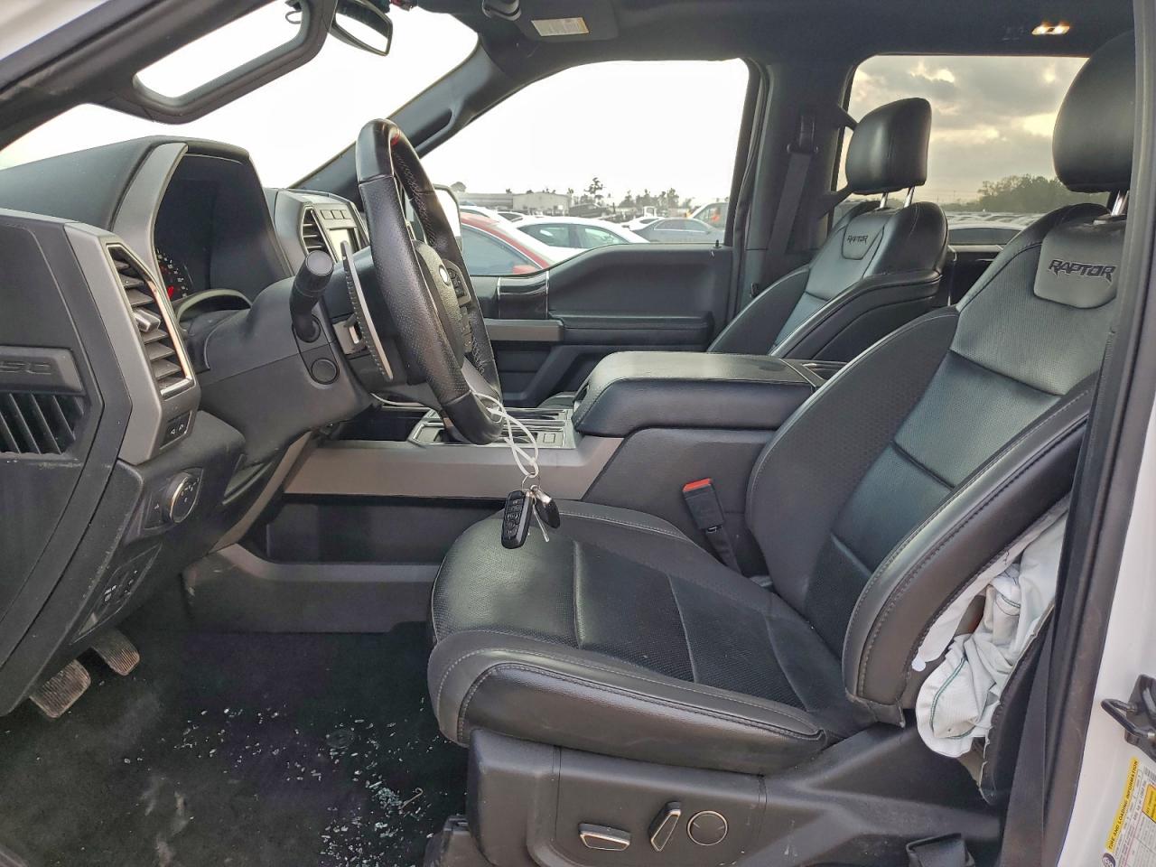 Ford F-150 Raptor Image 11