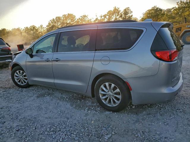 Chrysler Pacifica Touring Image 9