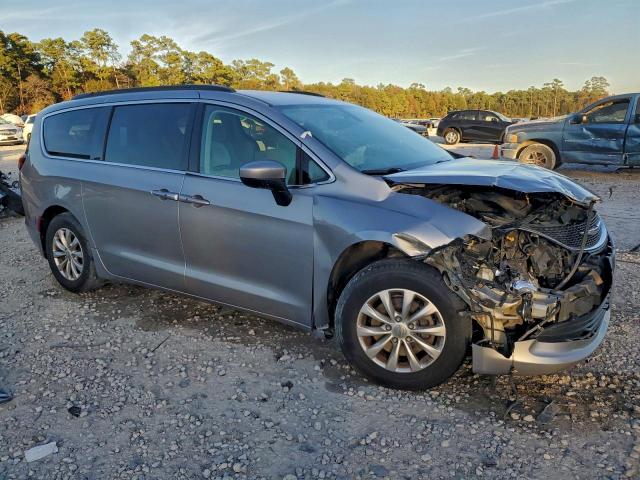 Chrysler Pacifica Touring Image 2