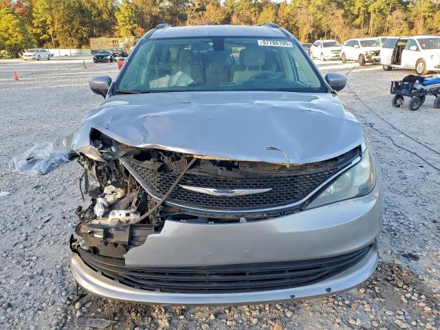 Chrysler Pacifica Touring Image 8