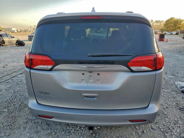 Chrysler Pacifica Touring Image 11