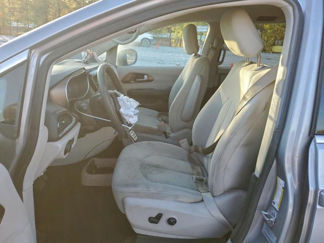 Chrysler Pacifica Touring Image 4