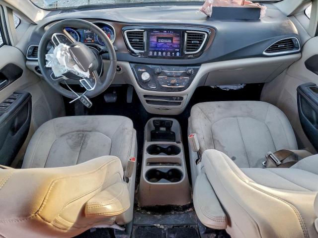 Chrysler Pacifica Touring Image 12